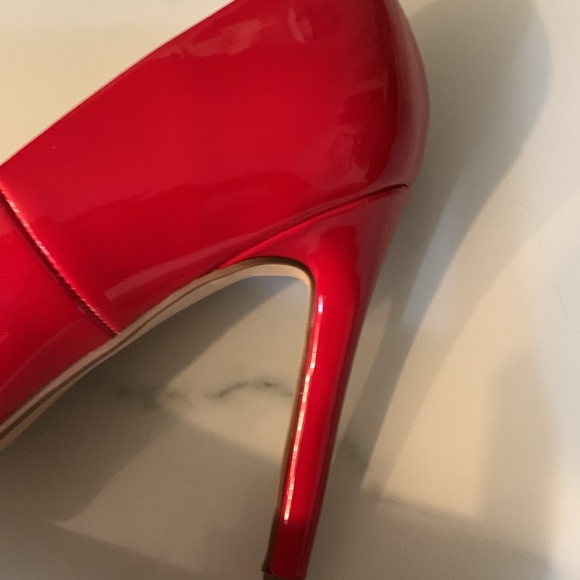 Women’s Y-not? Red scheme pumps. - Picture 9 of 13